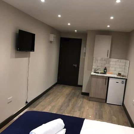 Bedfont House Apartment Хилингдън Екстериор снимка