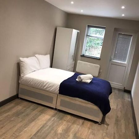 Bedfont House Apartment Хилингдън Екстериор снимка