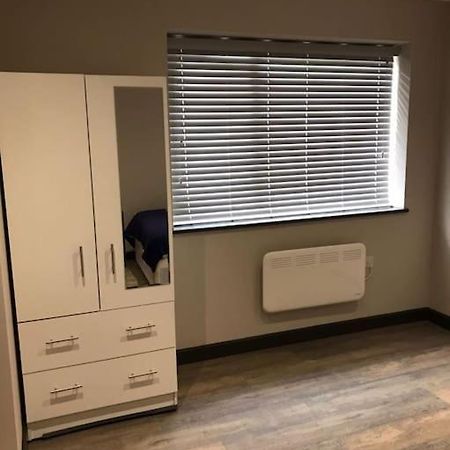 Bedfont House Apartment Хилингдън Екстериор снимка