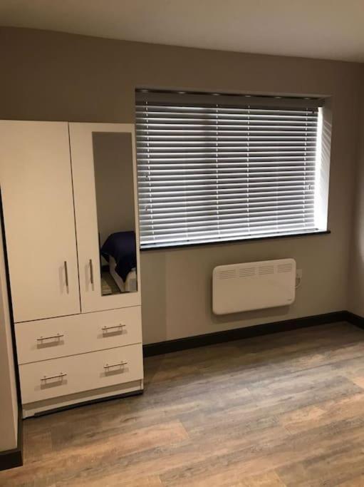Bedfont House Apartment Хилингдън Екстериор снимка
